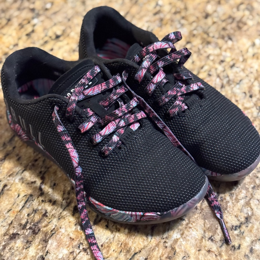 NOBULL Women’s Outwork Midnight Palm Size 6 GUC